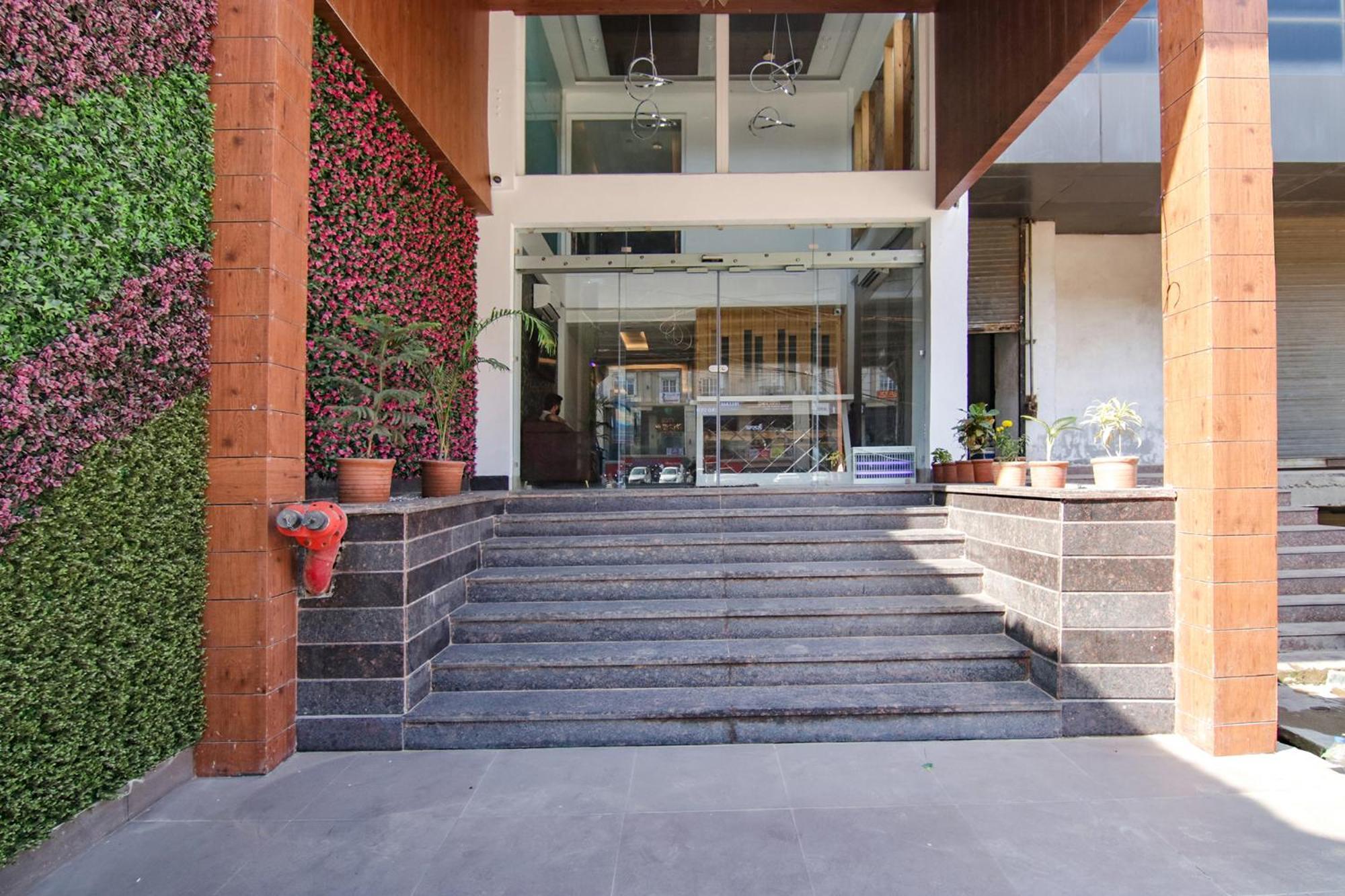 Zirakpur Fabhotel Prism Grand מראה חיצוני תמונה